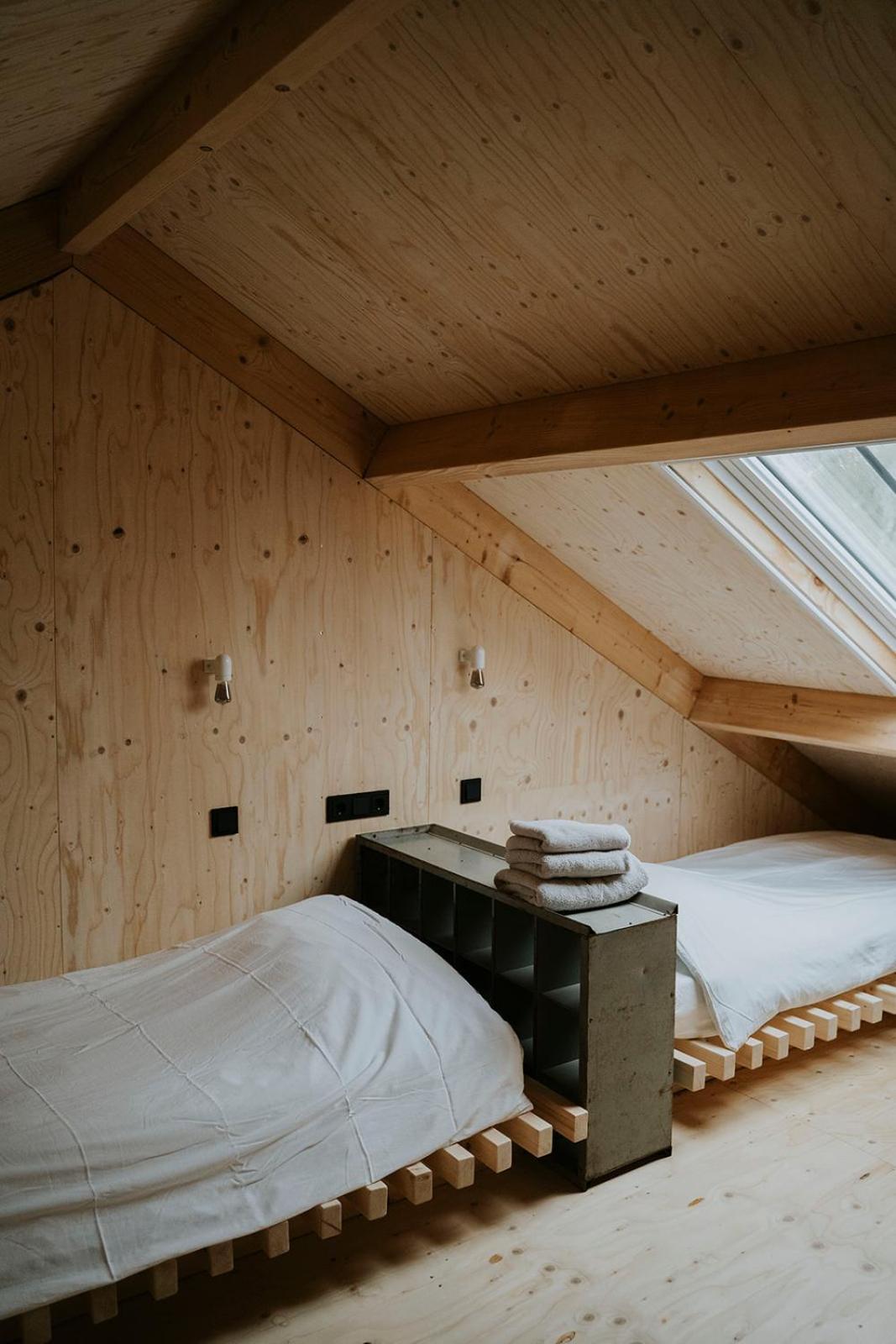 Bed En Brood In De Kapschuur - Boerderij De Zuiderkrib Bed and Breakfast Kraggenburg Buitenkant foto