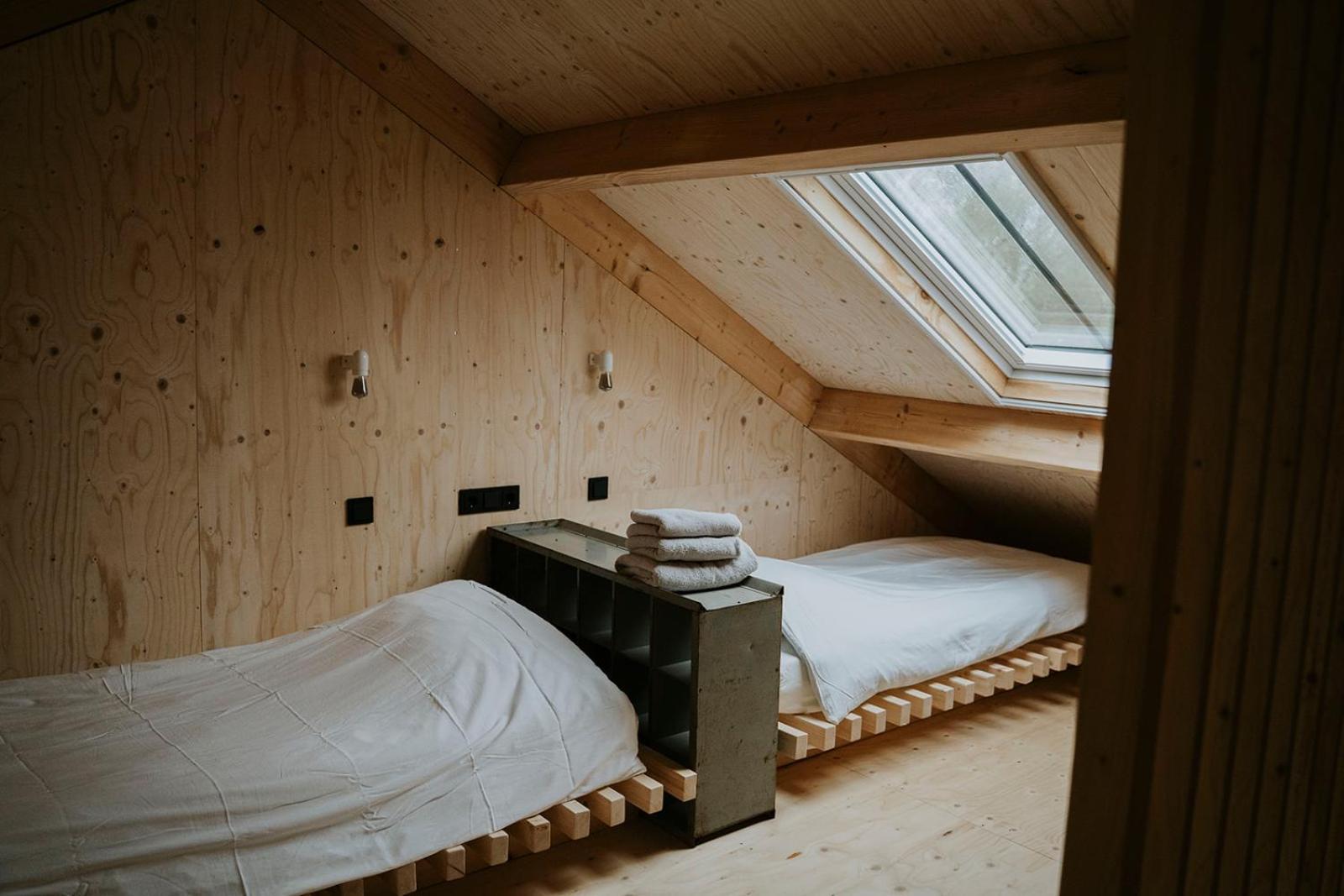 Bed En Brood In De Kapschuur - Boerderij De Zuiderkrib Bed and Breakfast Kraggenburg Buitenkant foto